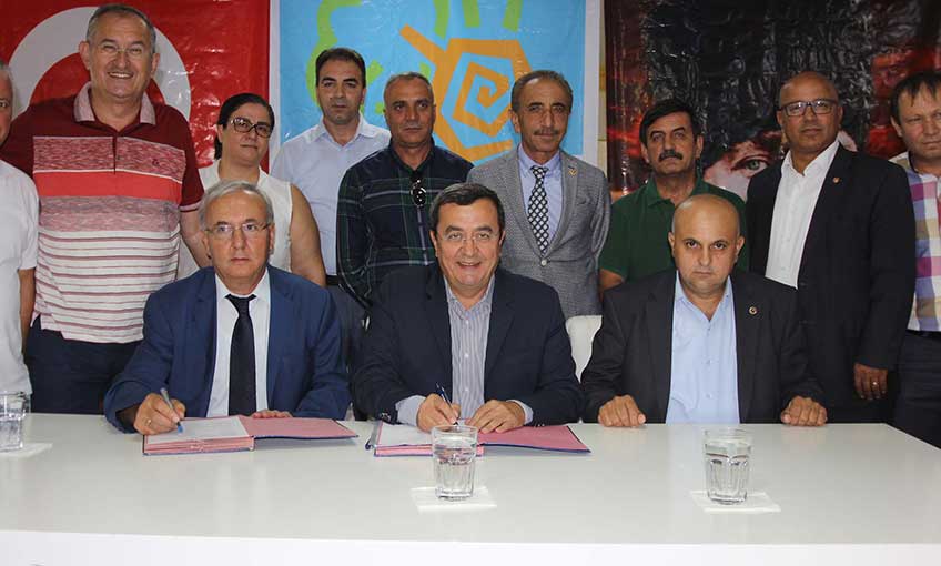 Narlıdere Belediyesi işçilerini sevindiren imzalar atıldı