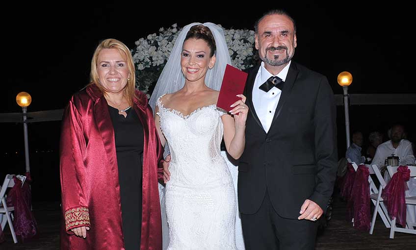 Şarkılar aryalar eşliğinde düğün