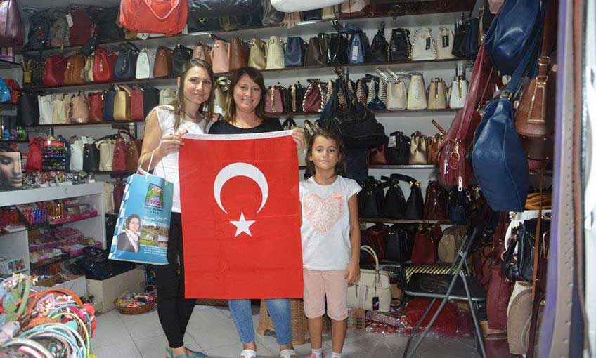 Kiraz belediyesinden bayrak kampanyası