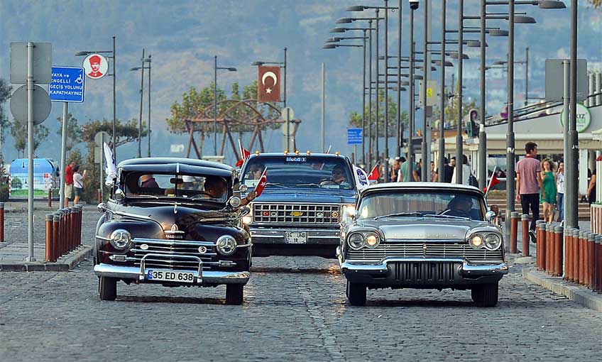 9 Eylül’e renk kattılar