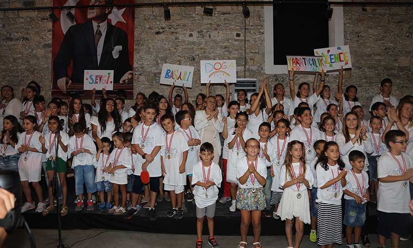 Urla Belediyesi yaz dönemi kurslarını bitirdi