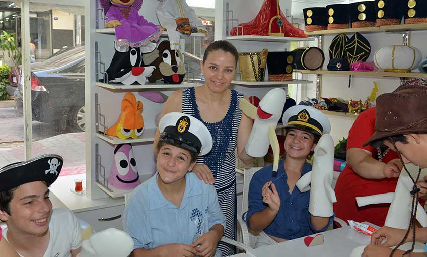 Kendi Kuklalarını yarattılar