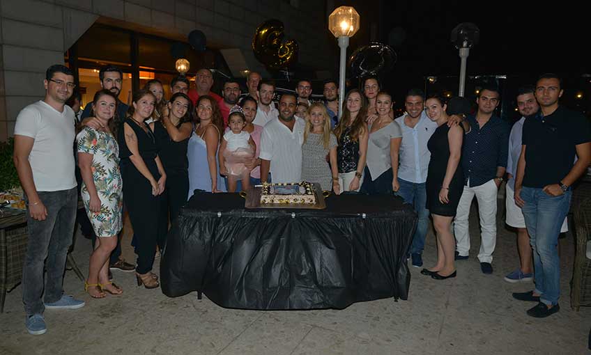 30’ncu doğum gününe sürpriz kutlama