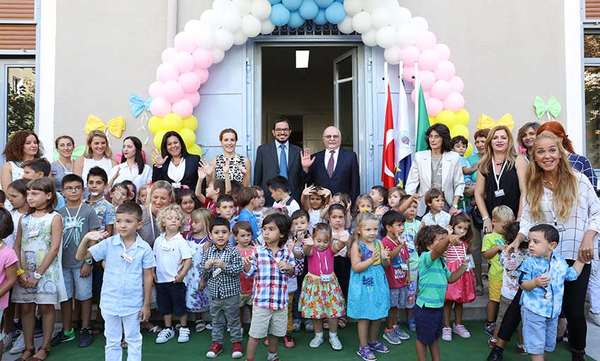 İzmir’in en eski Anaokulu’nda ders zili çaldı