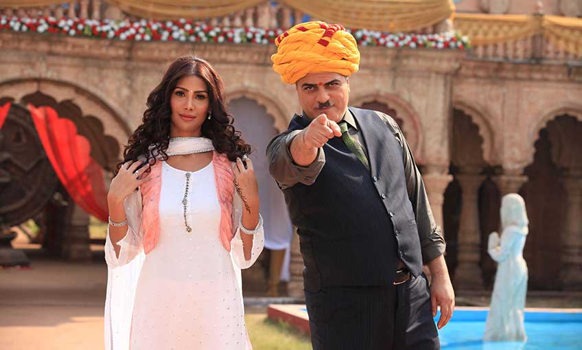 Sezonun En Komik Filmi “Bir Baba Hindu” Ekibi İzmir’e Geliyor