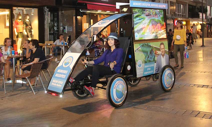 Menderes’in Bisik-led’i İzmir Sokaklarında