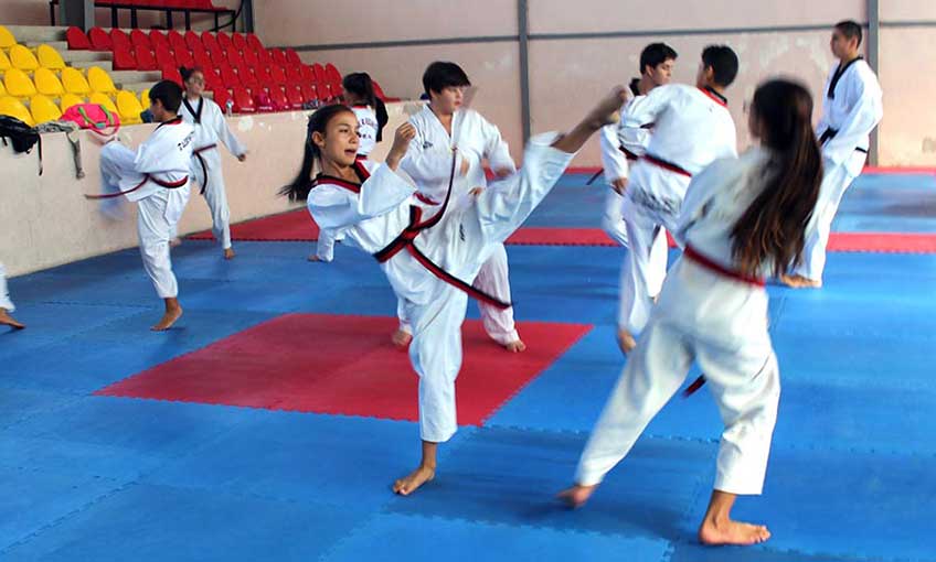 Foça'da taewondo kuşak sınavı heyecanı