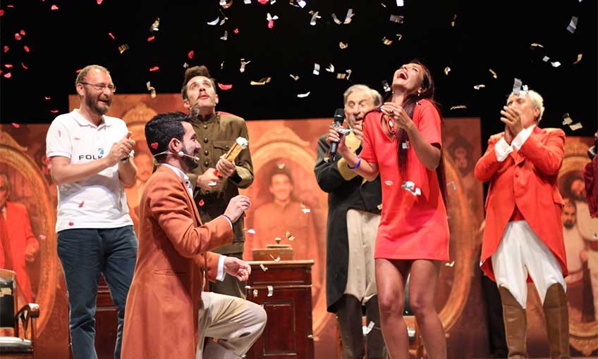 Sahnede evlenme teklifi