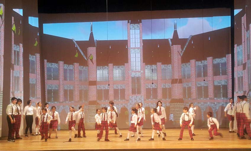 Dünya Prömiyeri İzmir'de yapıldı