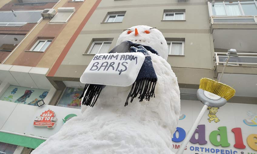İzmirlilerin kardan adam keyfi
