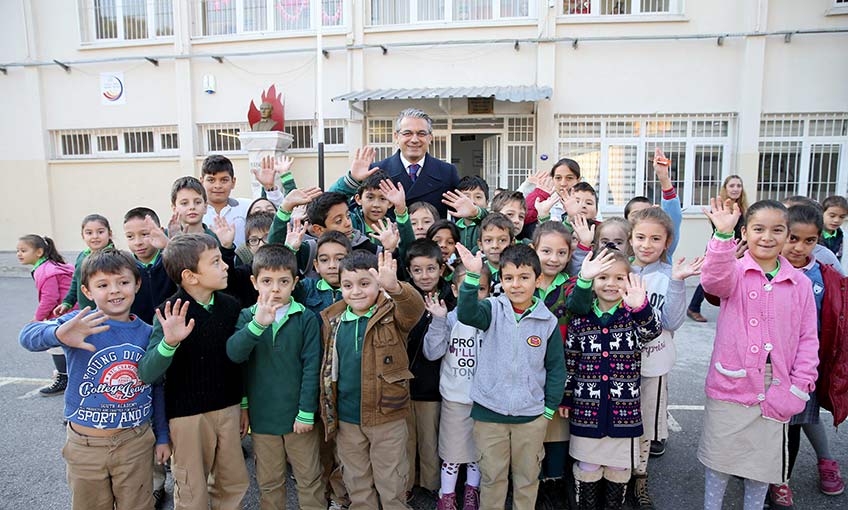 Yüzlerce öğrenciye burs desteği