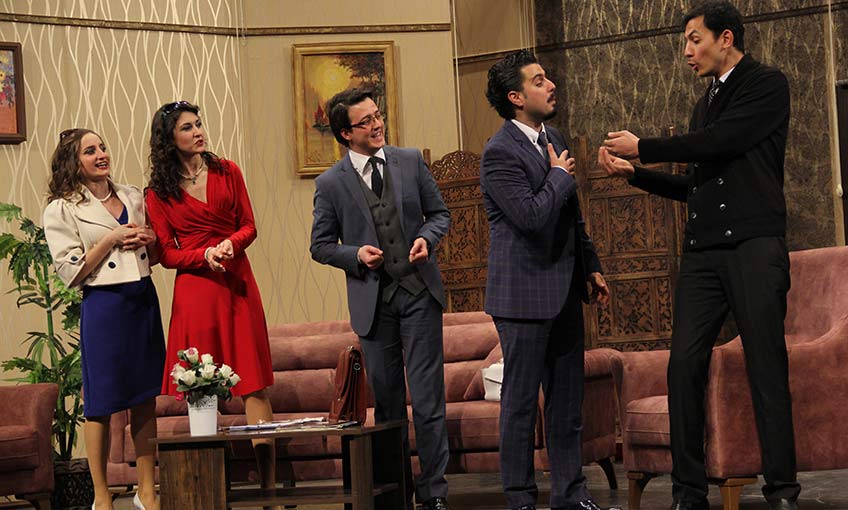 Bir gelen bir daha geliyor 