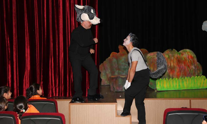 8 Bin Çocuk Tiyatro İle Buluşturuyor