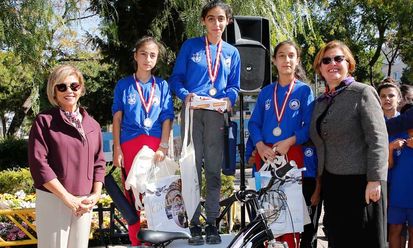 İzmir'in Annesi için Koştular