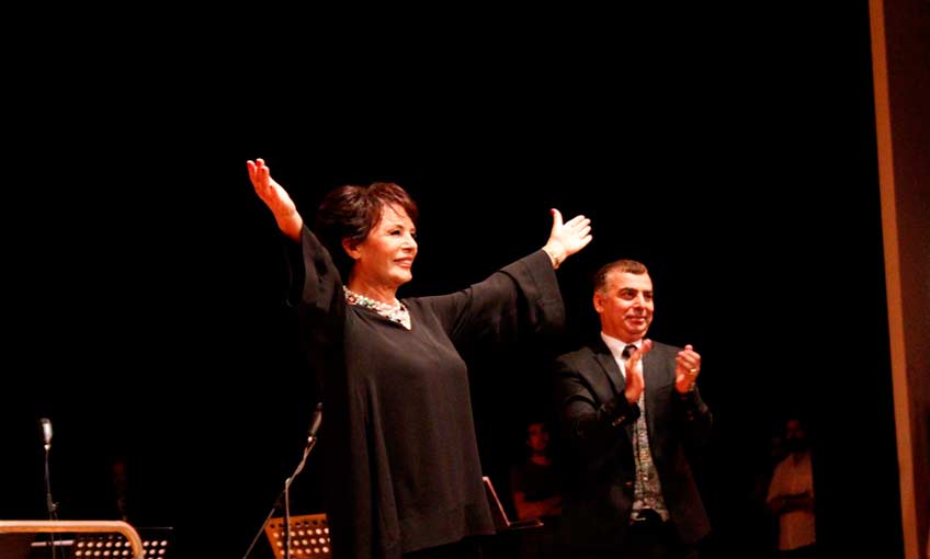 Ege’den Hülya Koçyiğit’e “Türkiye’nin Uluslararası Gururu” ödülü