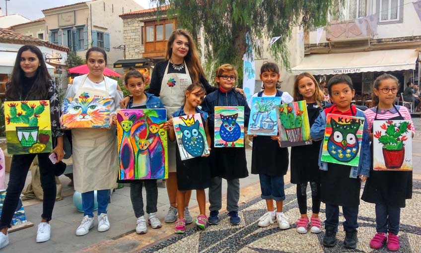 Minik Ressamlar Alaçatı Sanat Haftası'na Renk Kattı