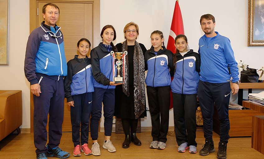 Konak’ın Yıldızlarından Bir Kupa Daha