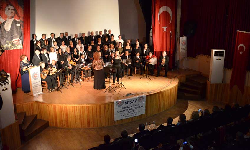 Foça’da Eğitime Yardım Konseri