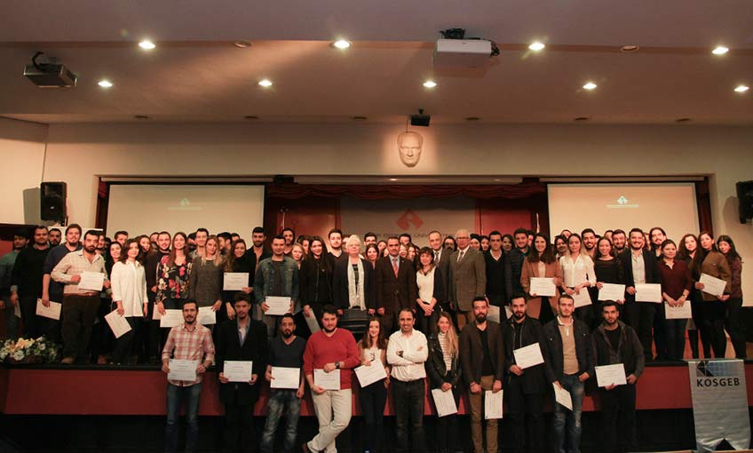 İzmir Ekonomi öğrencilerine girişimcilik sertifikası