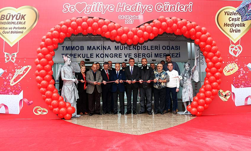 Başkan sevgililer günü hediyesini kime seçtirdi