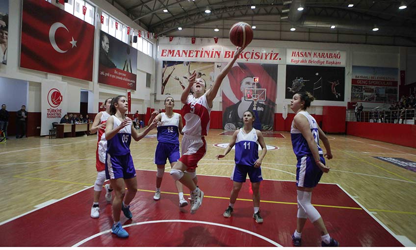 Bayraklı’nın perileri namağlup yoluna devam ediyor