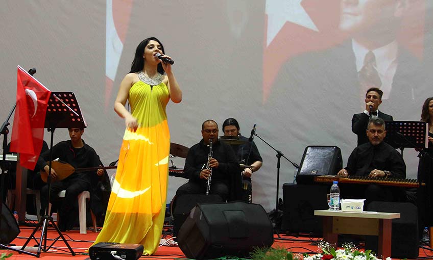 Bayraklı’da kadınlar doyasıya eğlendi!