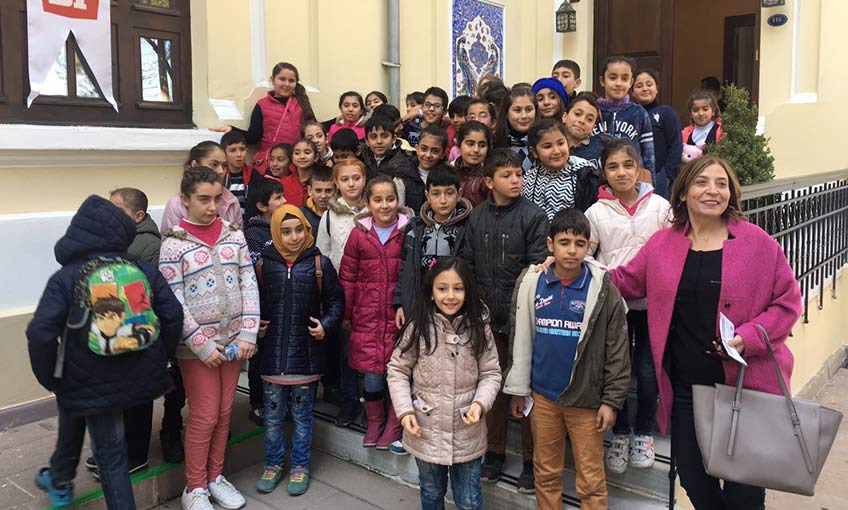 Perde İlk Kez Onlar için Açıldı