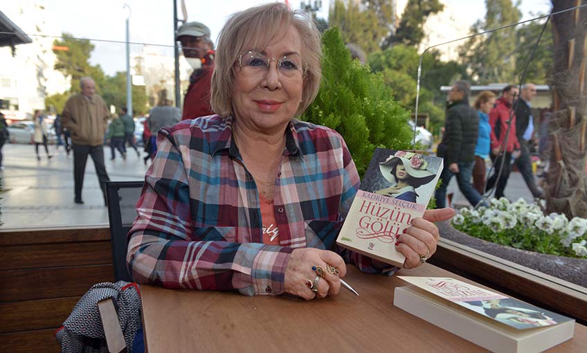 Hüzün Gölü kitapçılarda