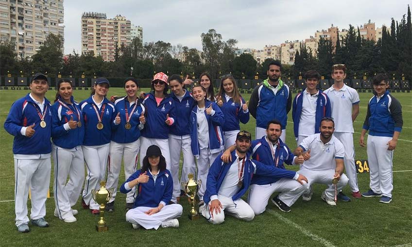 İzmir’e “çifte” şampiyonluk geldi