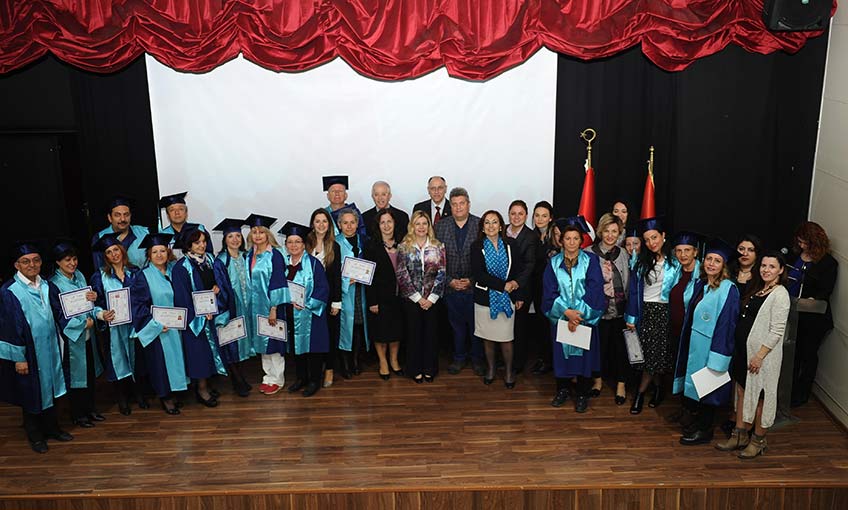 Anne ve babalar kep attı