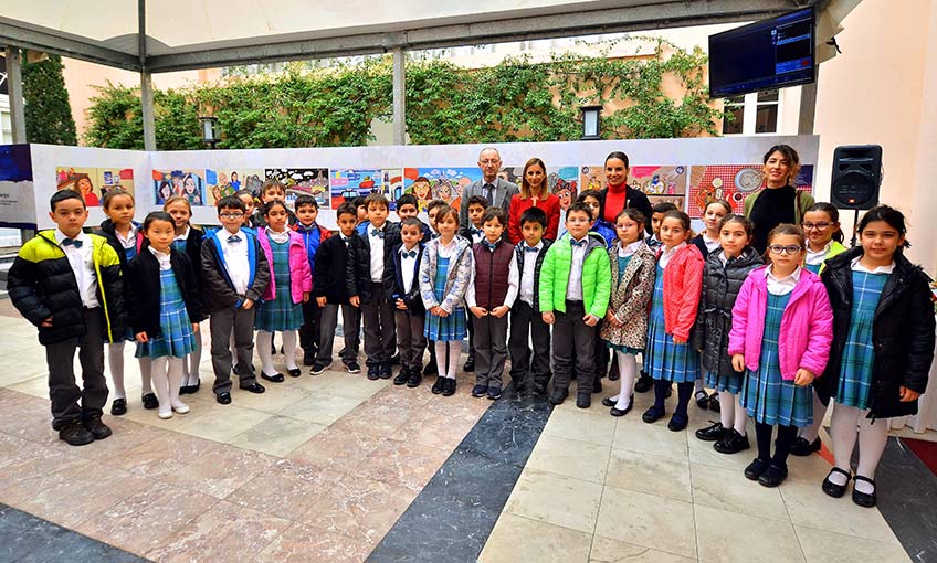 Minik öğrencilerden Fransızca masal kitabı