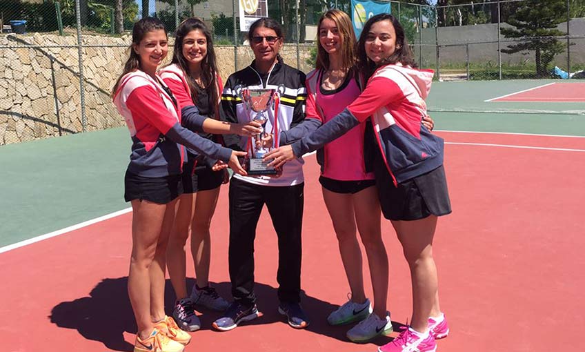 İzmir Ekonomili Kız Tenis Takımı 1. lig’de