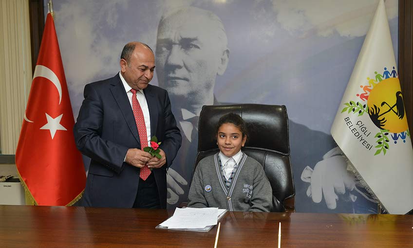 23 Nisan başkanı makamda