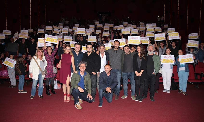 Kolonya Cumhuriyeti'nden kahkaha bombardımanı