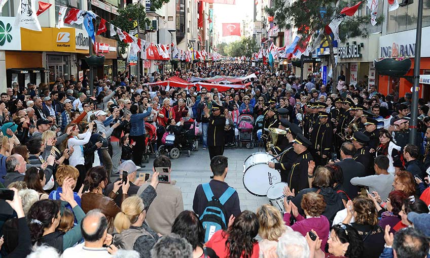 Dünya çocukları Karşıyaka’da buluştu