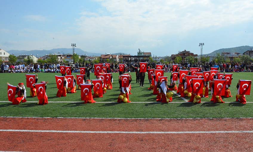 Dikili’de 23 Nisan coşkusu doruklara çıktı