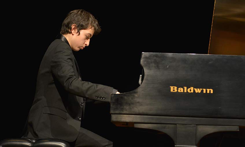 Genç piyanistten müzik ziyafeti