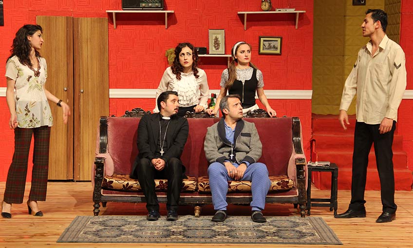 Sahne Tozu Tiyatrosu'nda Nisan Fırtınası