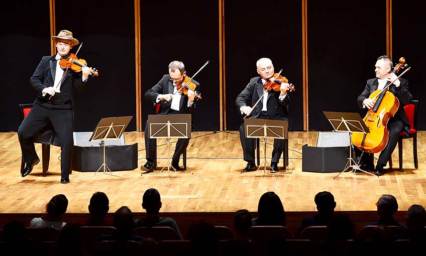 Müzik ve kahkaha bir arada