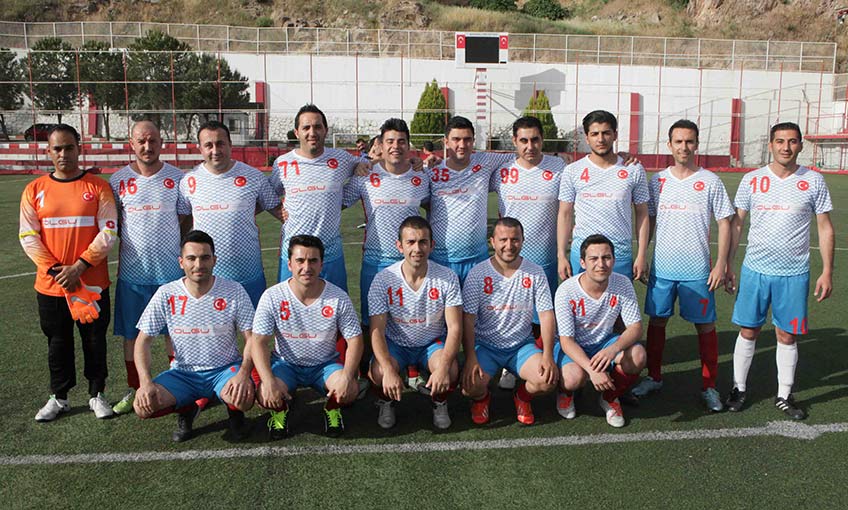 Bayraklı’da futbol turnuvası başladı