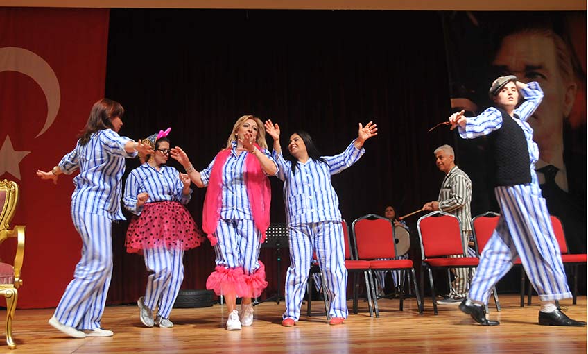 Hem güldürdü hem de “Kadınları üzmeyin” mesajı verdiler