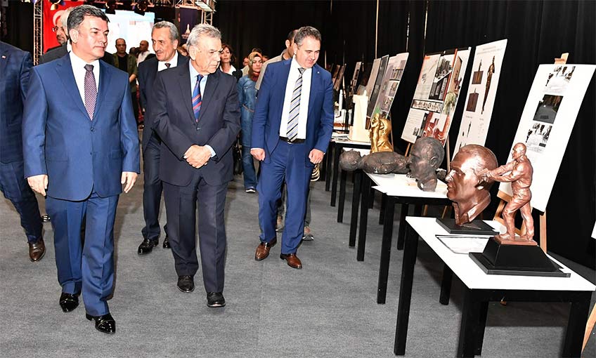 5.5 metrelik heykeli Adliye önüne dikilecek