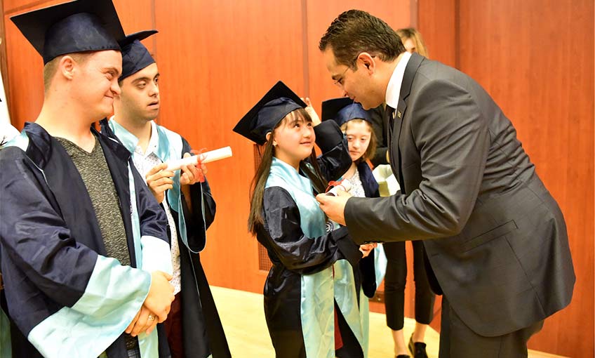 Down sendromlu çocuklara temsili diploma