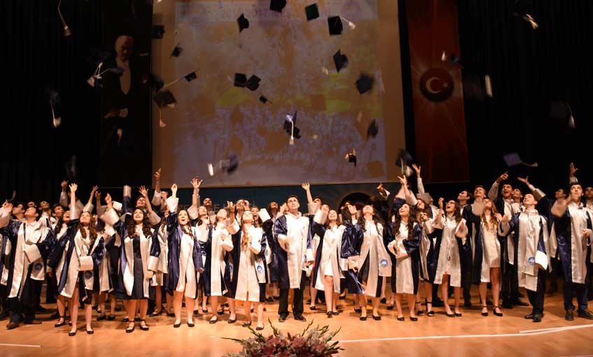 Özel Ege Lisesi 26. Dönem Mezunları Kep Giydi