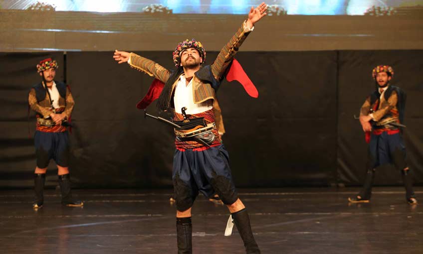 Karşıyaka, ‘Zeybek’ ile Türkiye ikincisi oldu