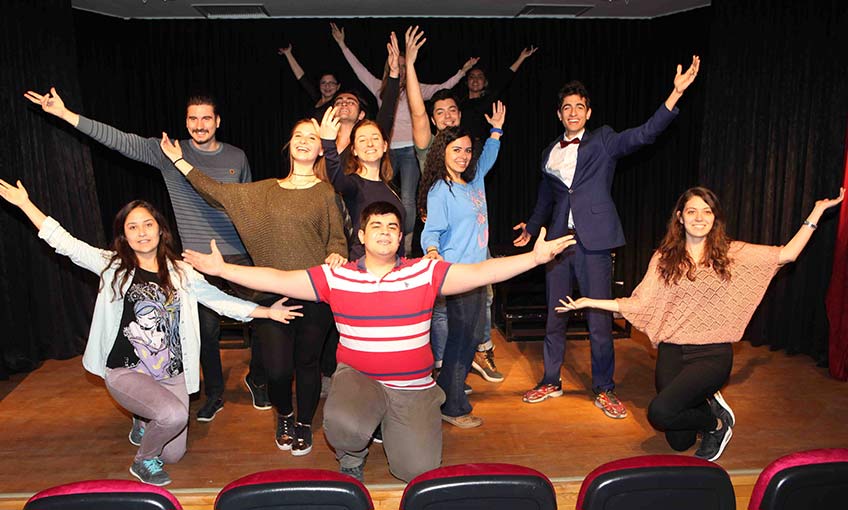 Savaşa karşı kabare