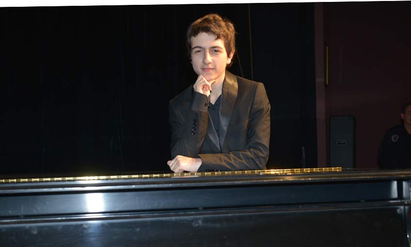 Süper Piyanist Emre Nurbeyler