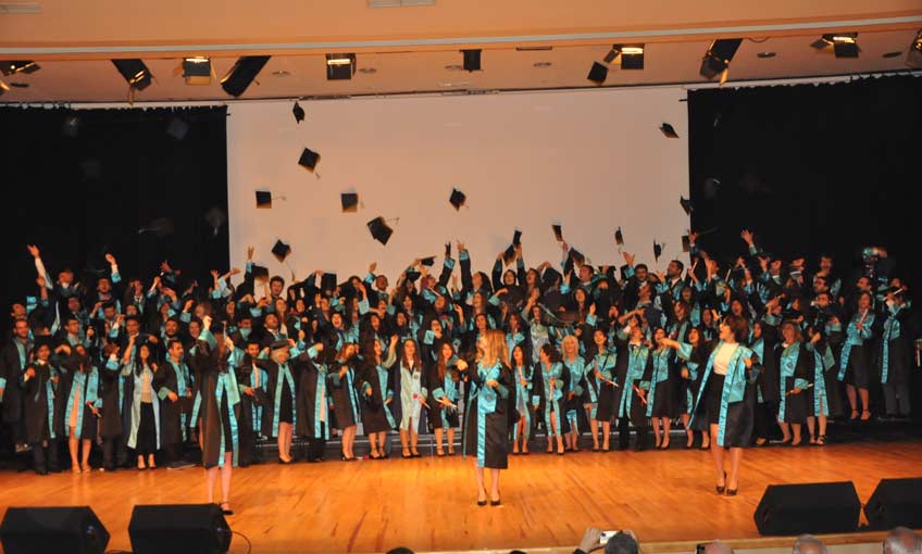 EÜ Eczacılık  Fakültesi’nde Mezuniyet Heyecanı