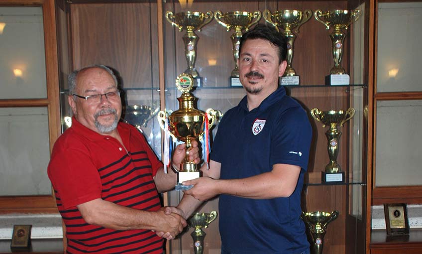 Masa Tenisi Şampiyonluk Kupası müzedeki yerini aldı