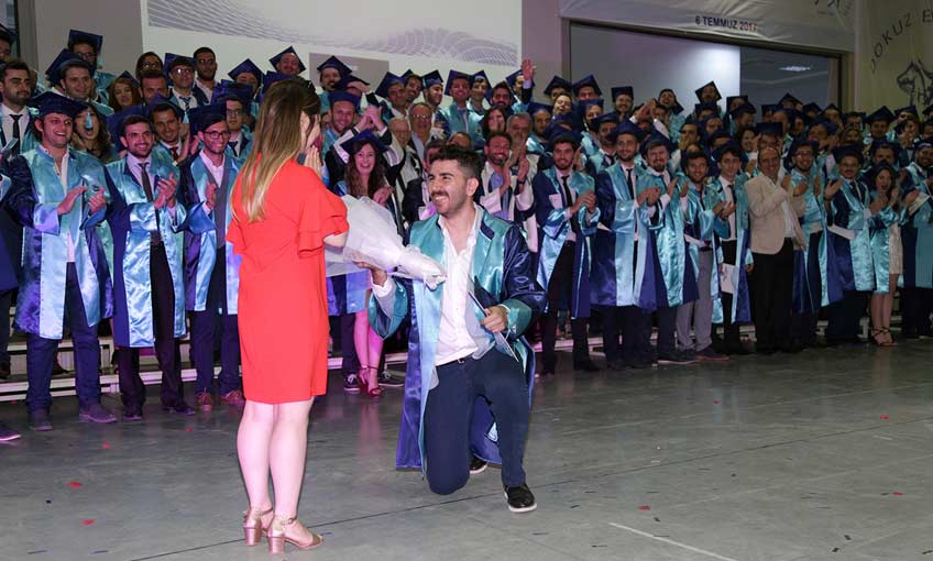 Binlerce Kişinin Önünde Romantik Teklif